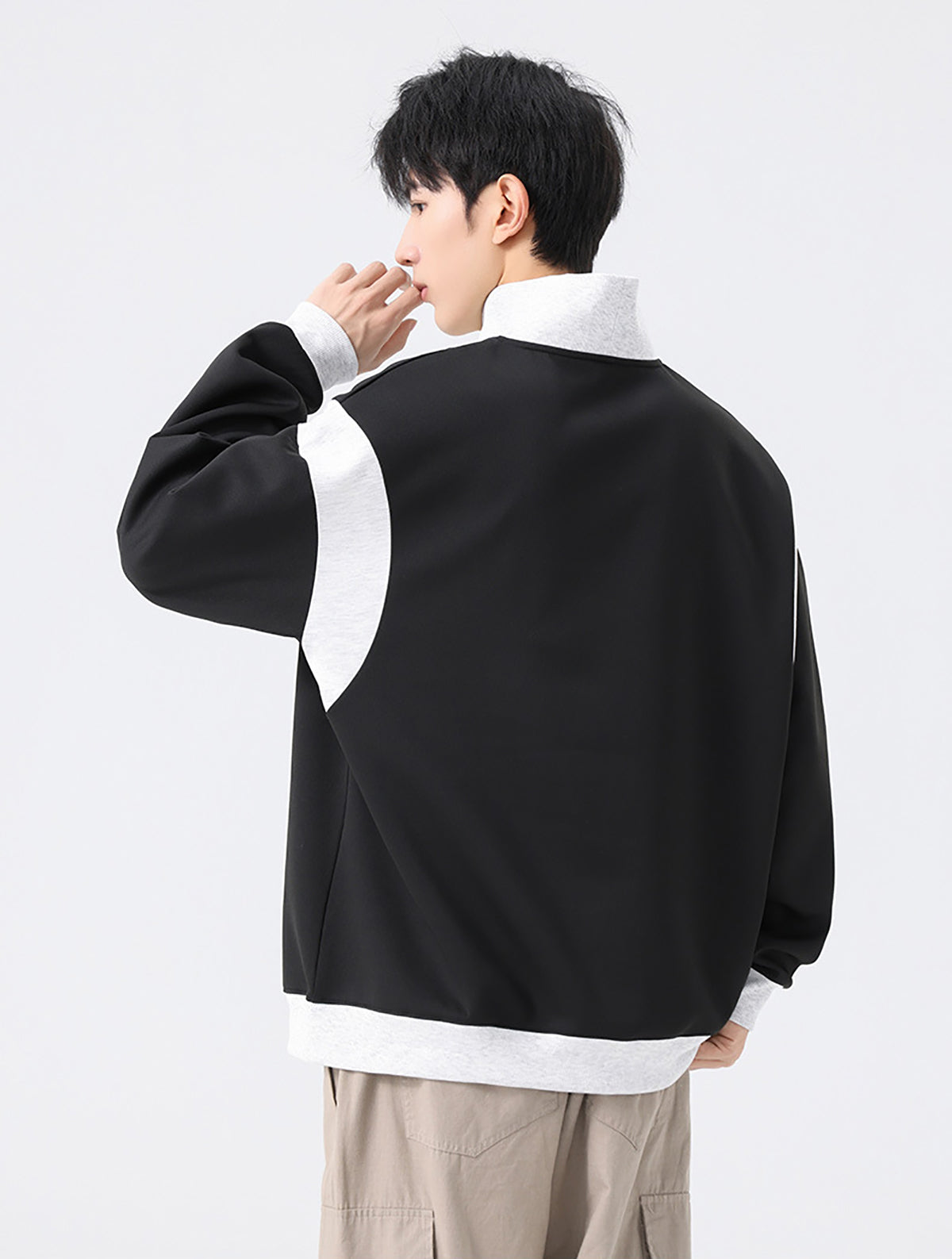Men Colourblocked Mock Collar Pullover Sweatshirt