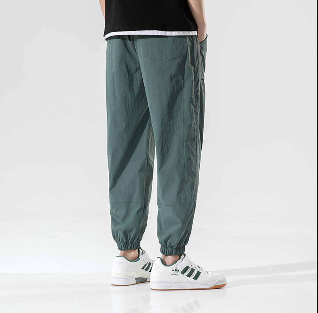 Men Mid-Rise Regular Fit Easy Wash Joggers