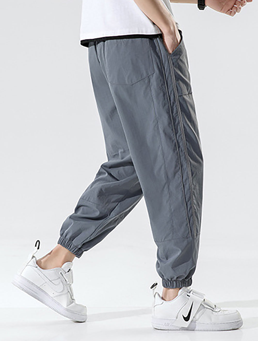 Men Regular Fit Mid-Rise Joggers