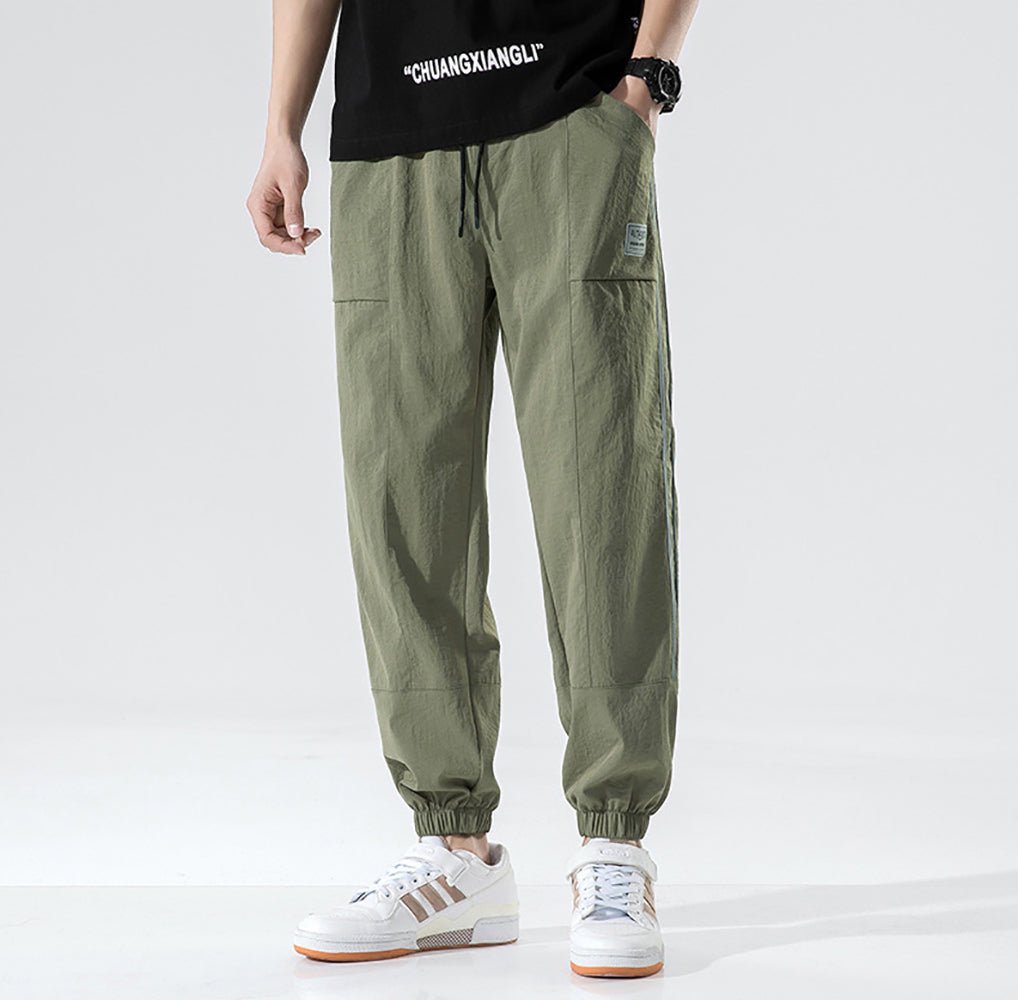 Men Regular Fit Mid-Rise Joggers Trousers