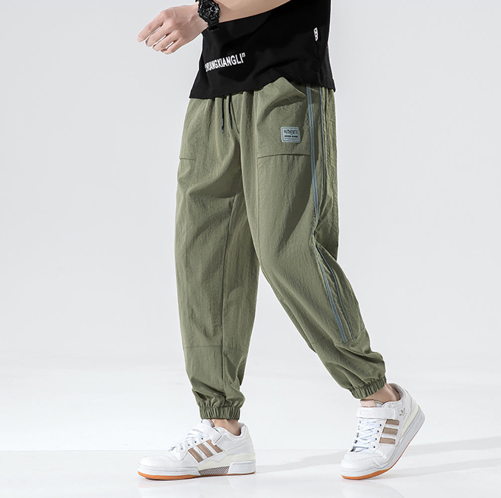 Men Regular Fit Mid-Rise Joggers Trousers