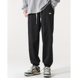 Men Regular Fit Mid-Rise Easy Wash Joggers