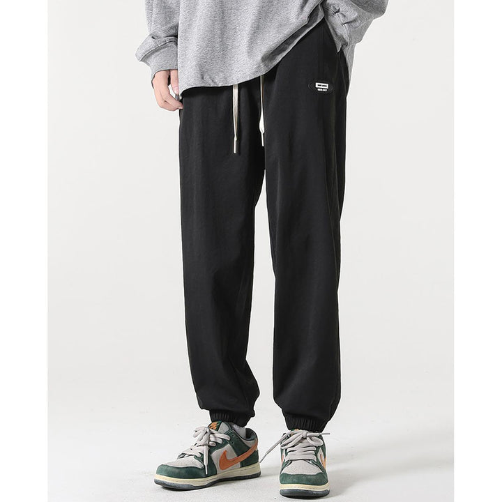 Men Regular Fit Mid-Rise Easy Wash Joggers