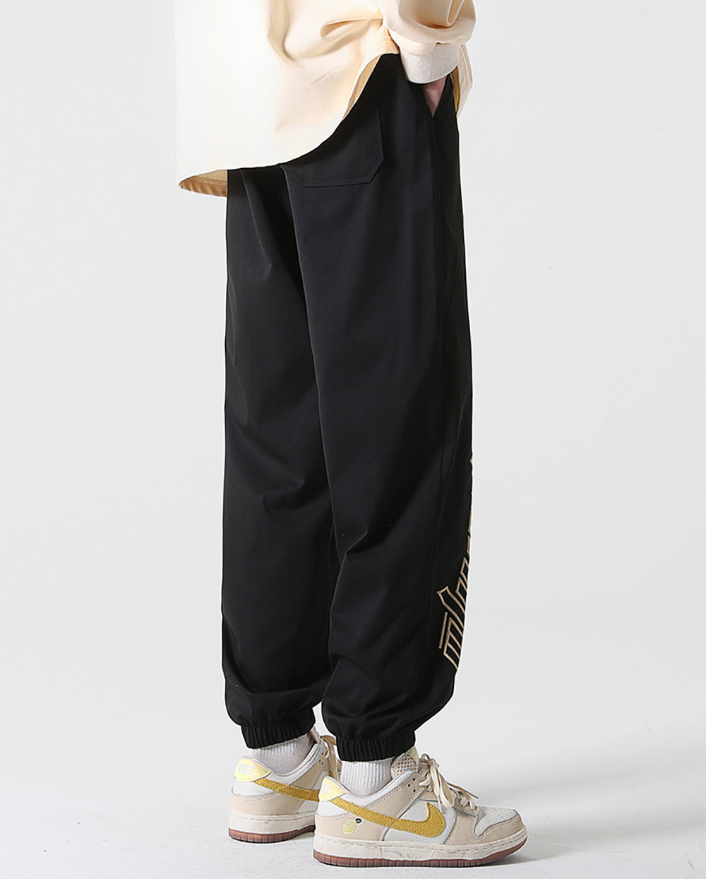 Men Printed Easy Wash Pleated Trousers