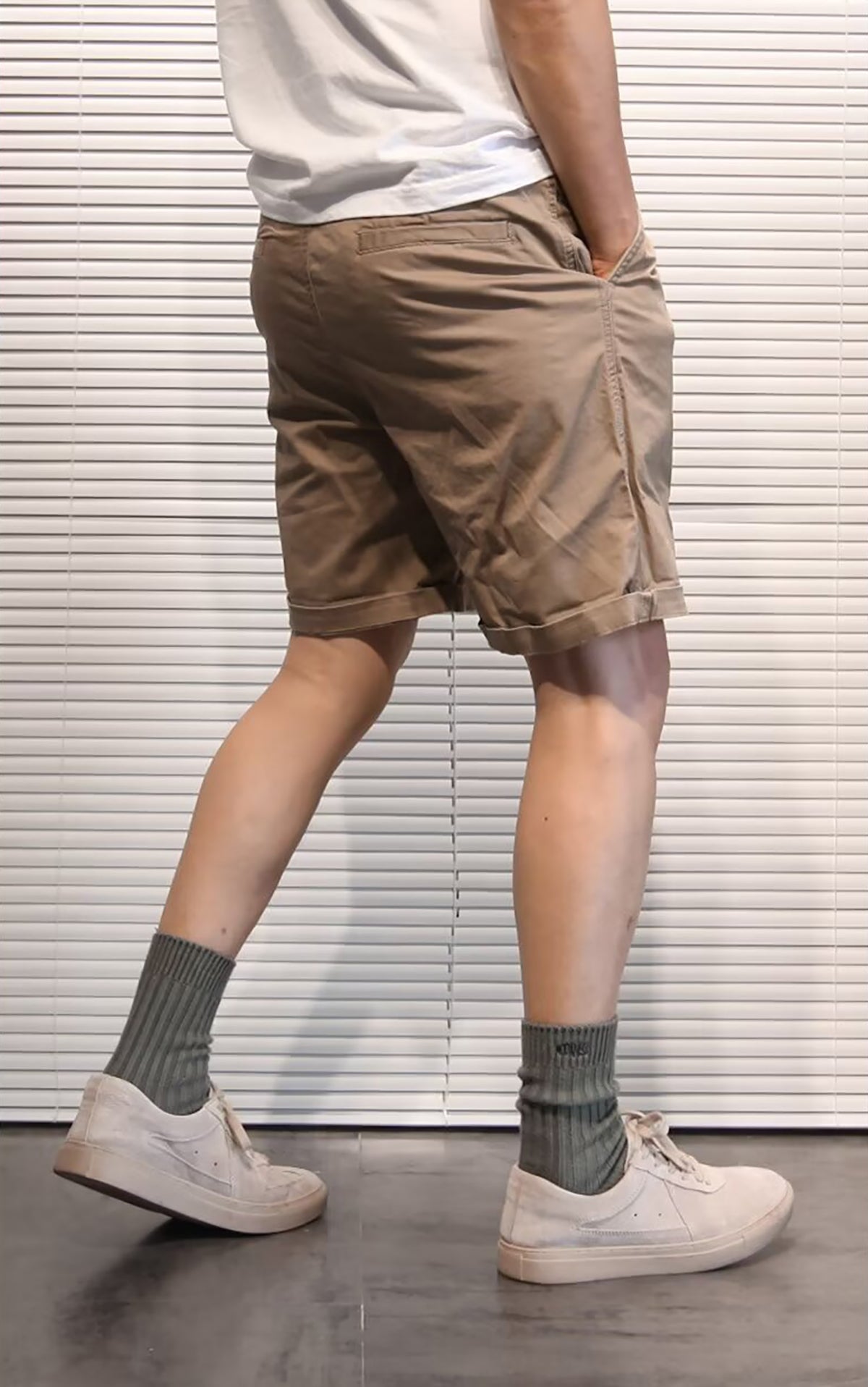 Men Khaki Solid Mid-Rise Chino Shorts