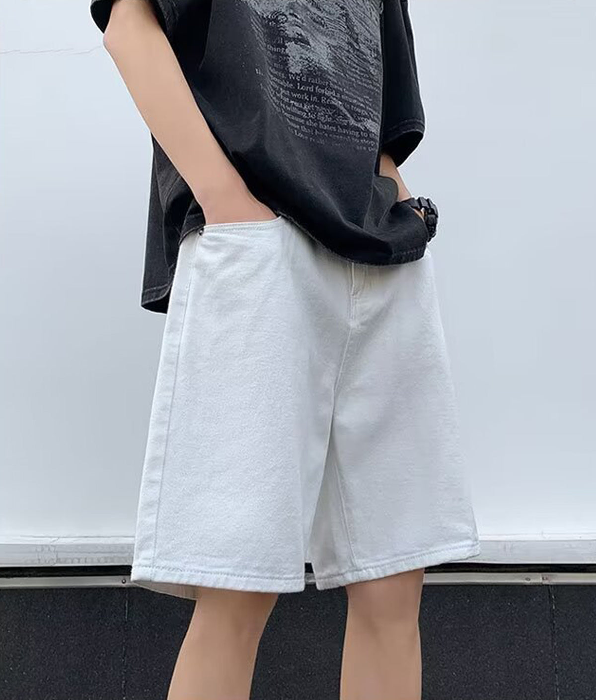 Men Solid Mid-Rise Regular Shorts