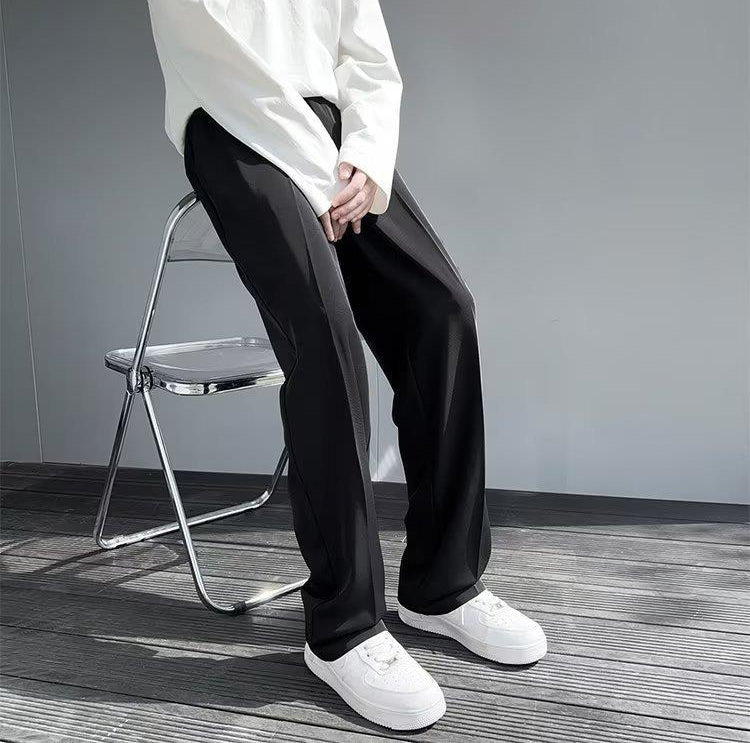 Men Solid Regular Fit Pleated Regular Trousers
