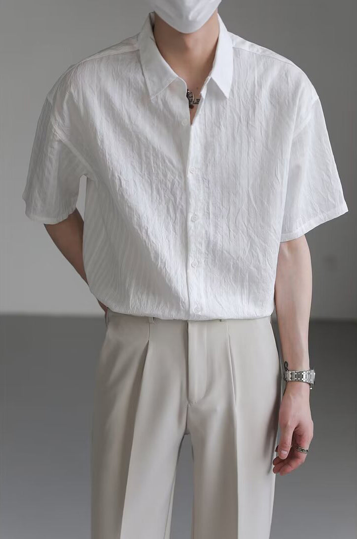 Textured Cutaway Collar Short Sleeves Shirt