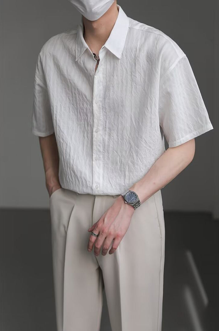 Textured Cutaway Collar Short Sleeves Shirt