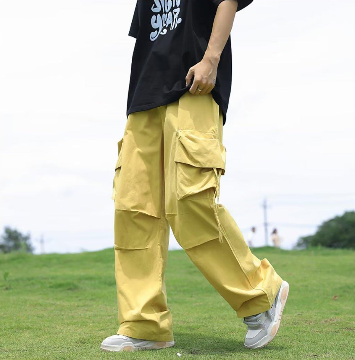 Men Loose Fit Cargos Trousers