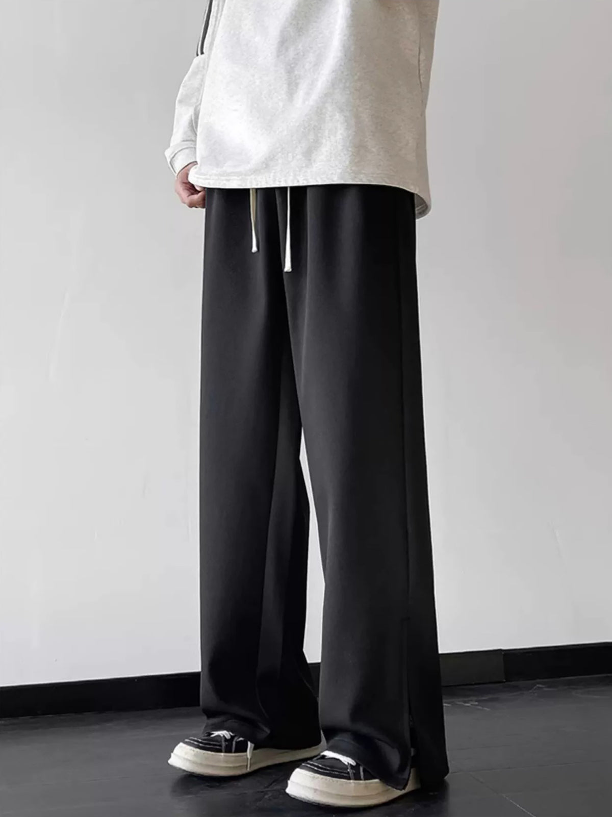 Men Straight Fit Easy Wash Pleated Chinos Trousers
