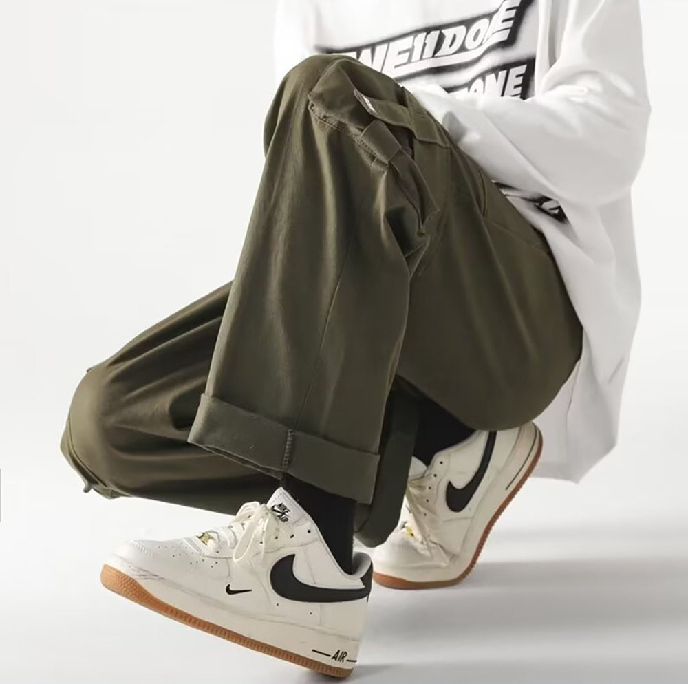 Men Easy Wash Solid Mid-Rise Cargo Trousers