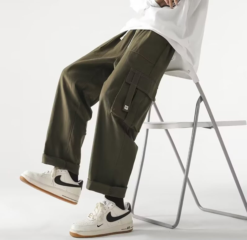 Men Easy Wash Solid Mid-Rise Cargo Trousers