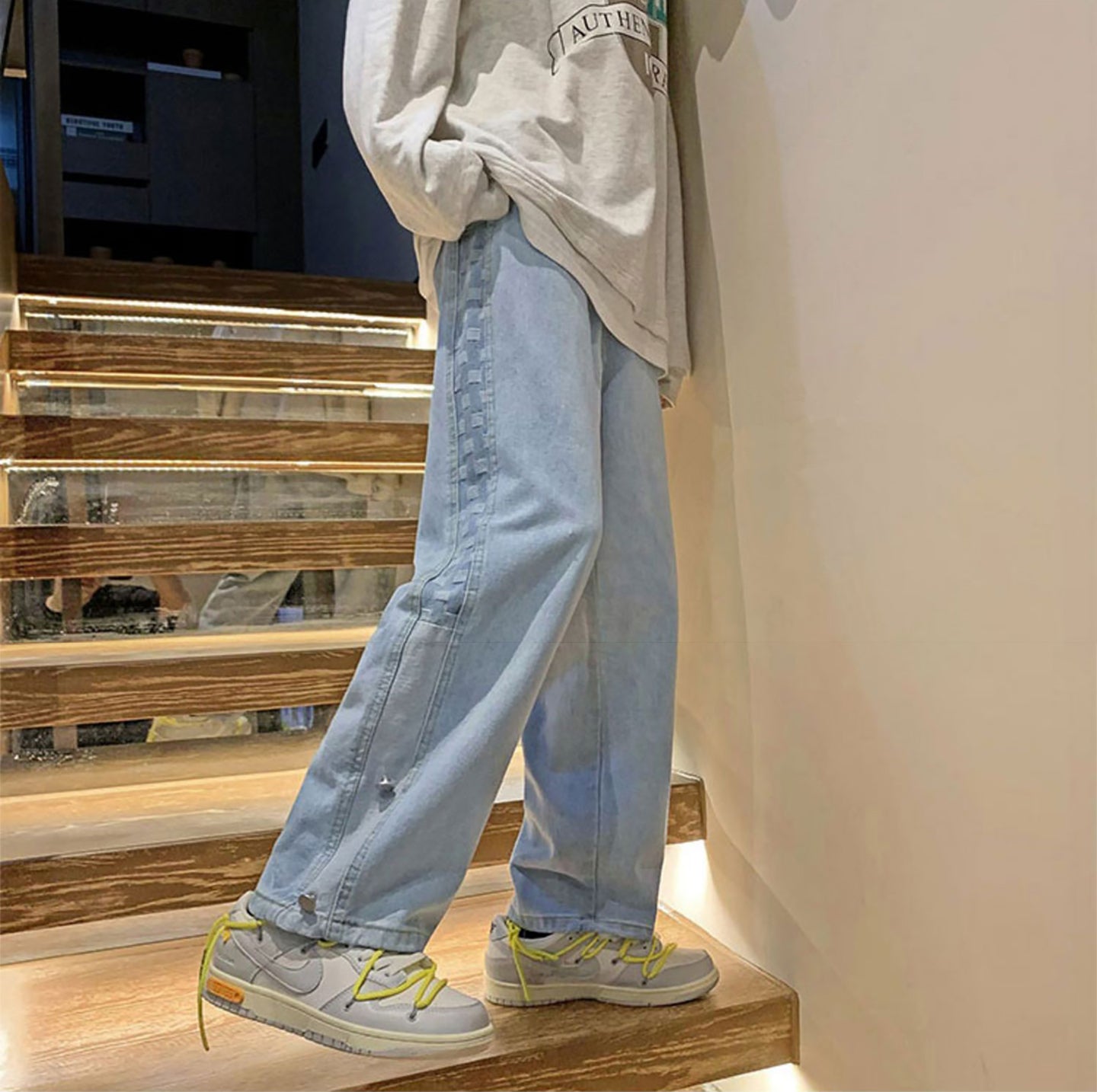 Men Wide Leg Mid-Rise Light Jeans