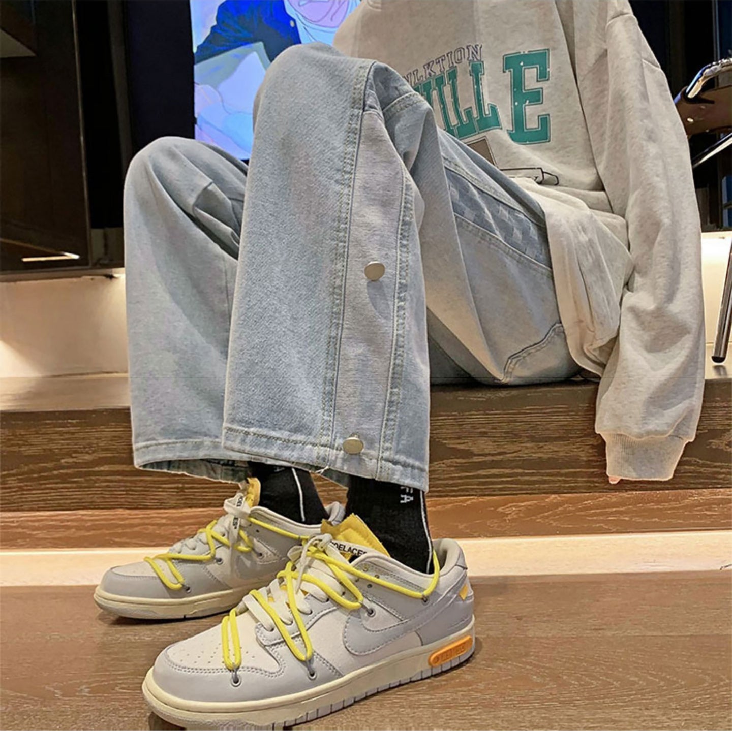 Men Wide Leg Mid-Rise Light Jeans