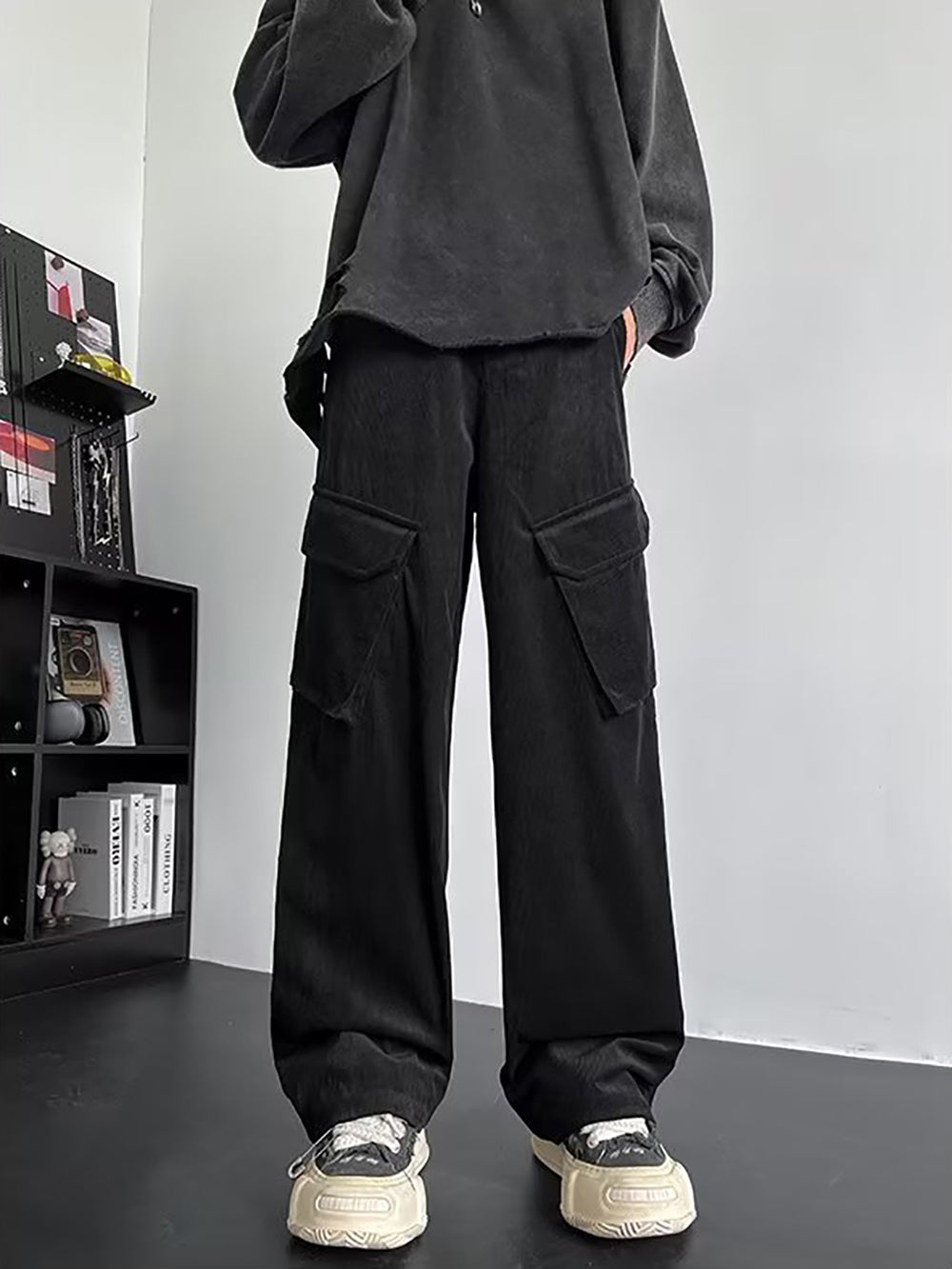 Men Loose Fit Easy Wash Cargos Trousers