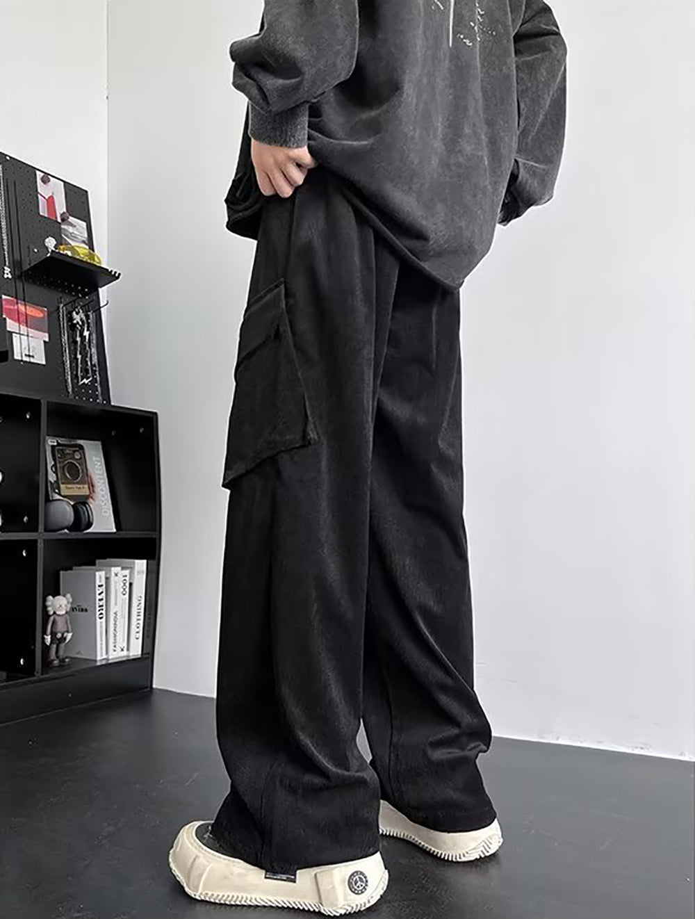 Men Loose Fit Easy Wash Cargos Trousers