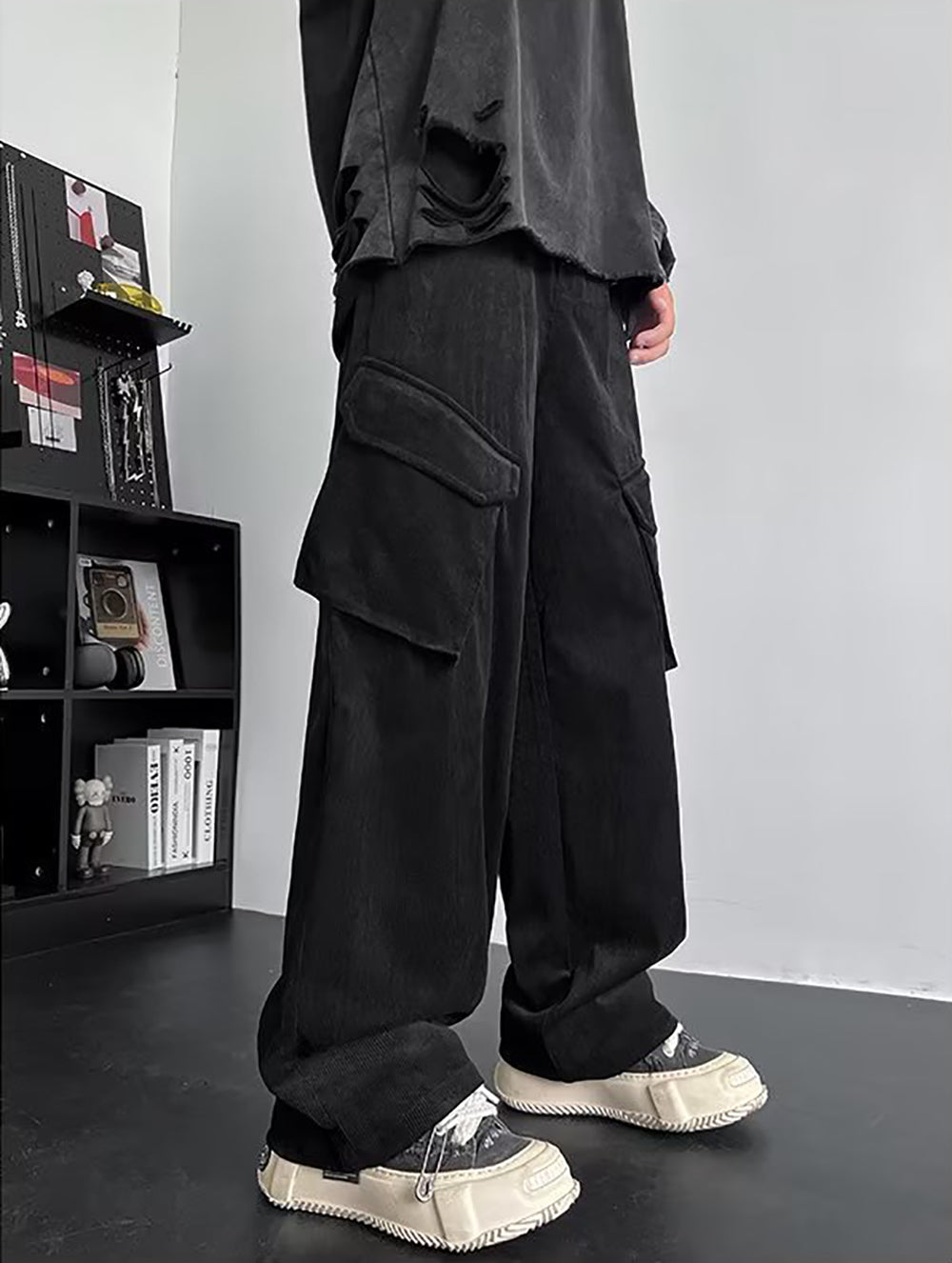 Men Loose Fit Easy Wash Cargos Trousers