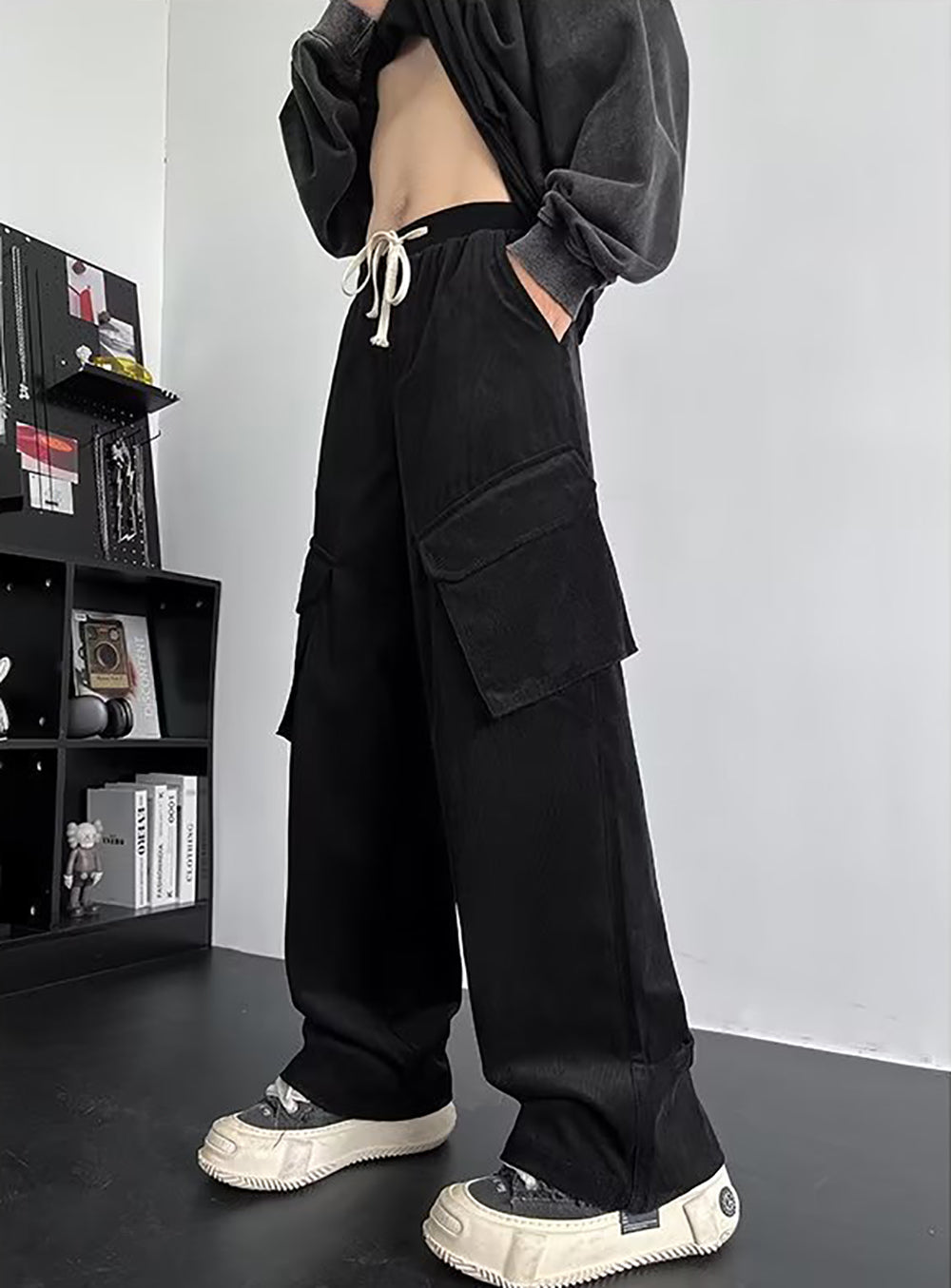 Men Loose Fit Easy Wash Cargos Trousers