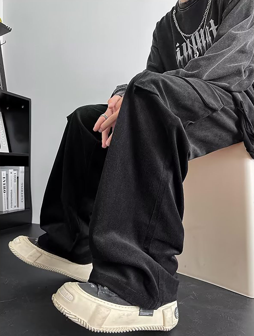 Men Loose Fit Easy Wash Cargos Trousers