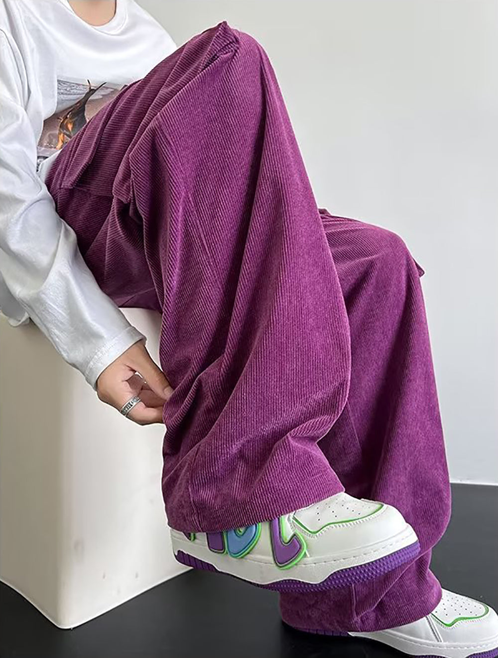 Men Loose Fit Easy Wash Pleated Cargos Trousers
