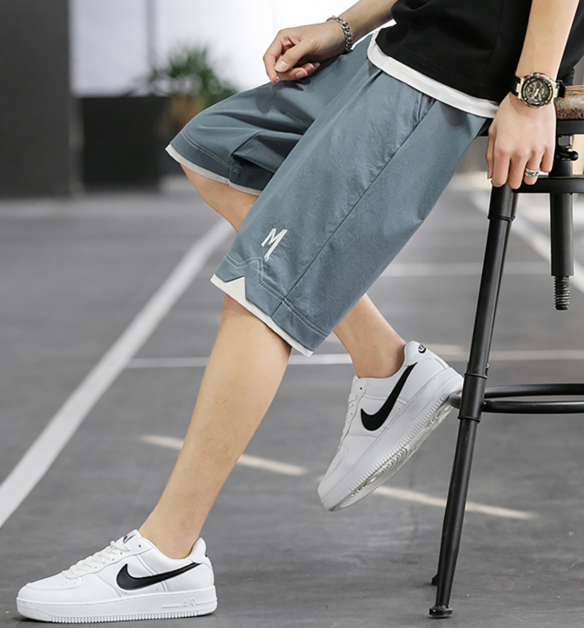 Men Solid Mid-Rise Regular Shorts