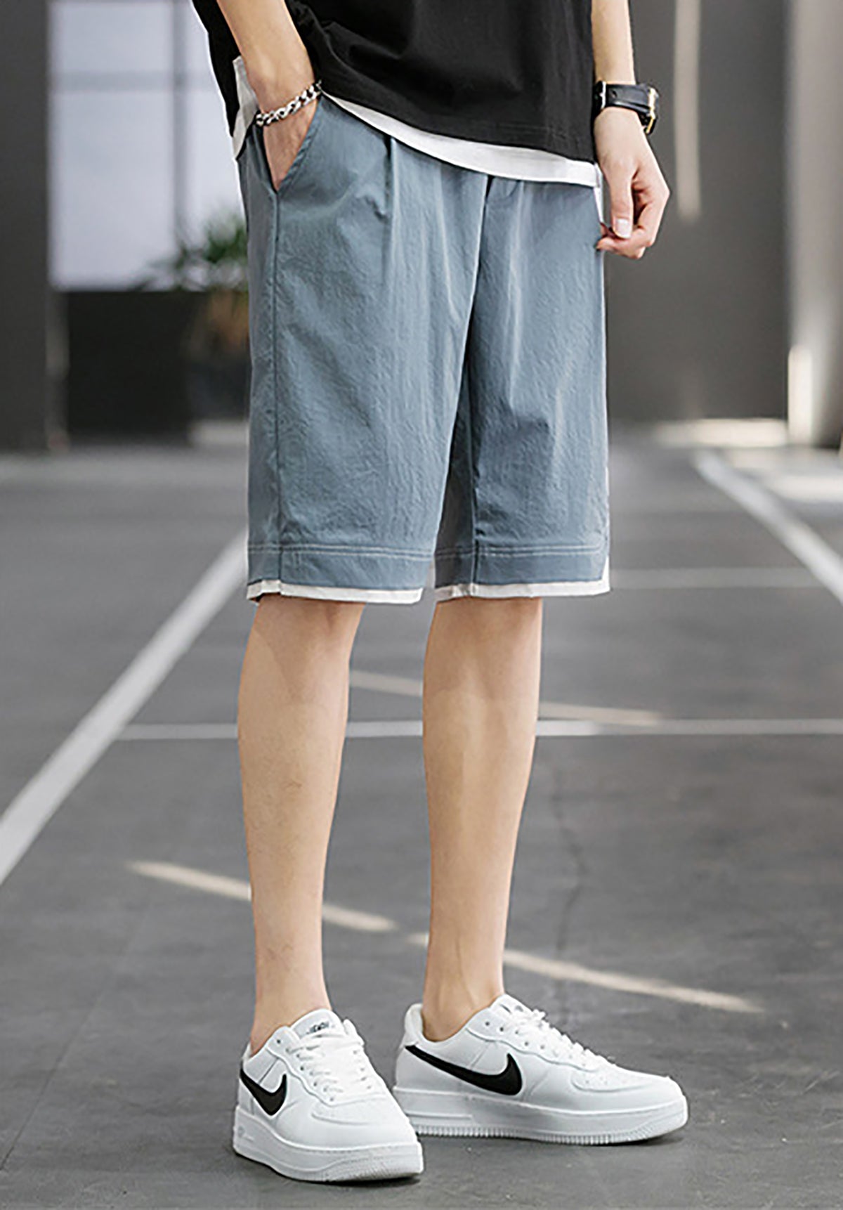 Men Solid Mid-Rise Regular Shorts