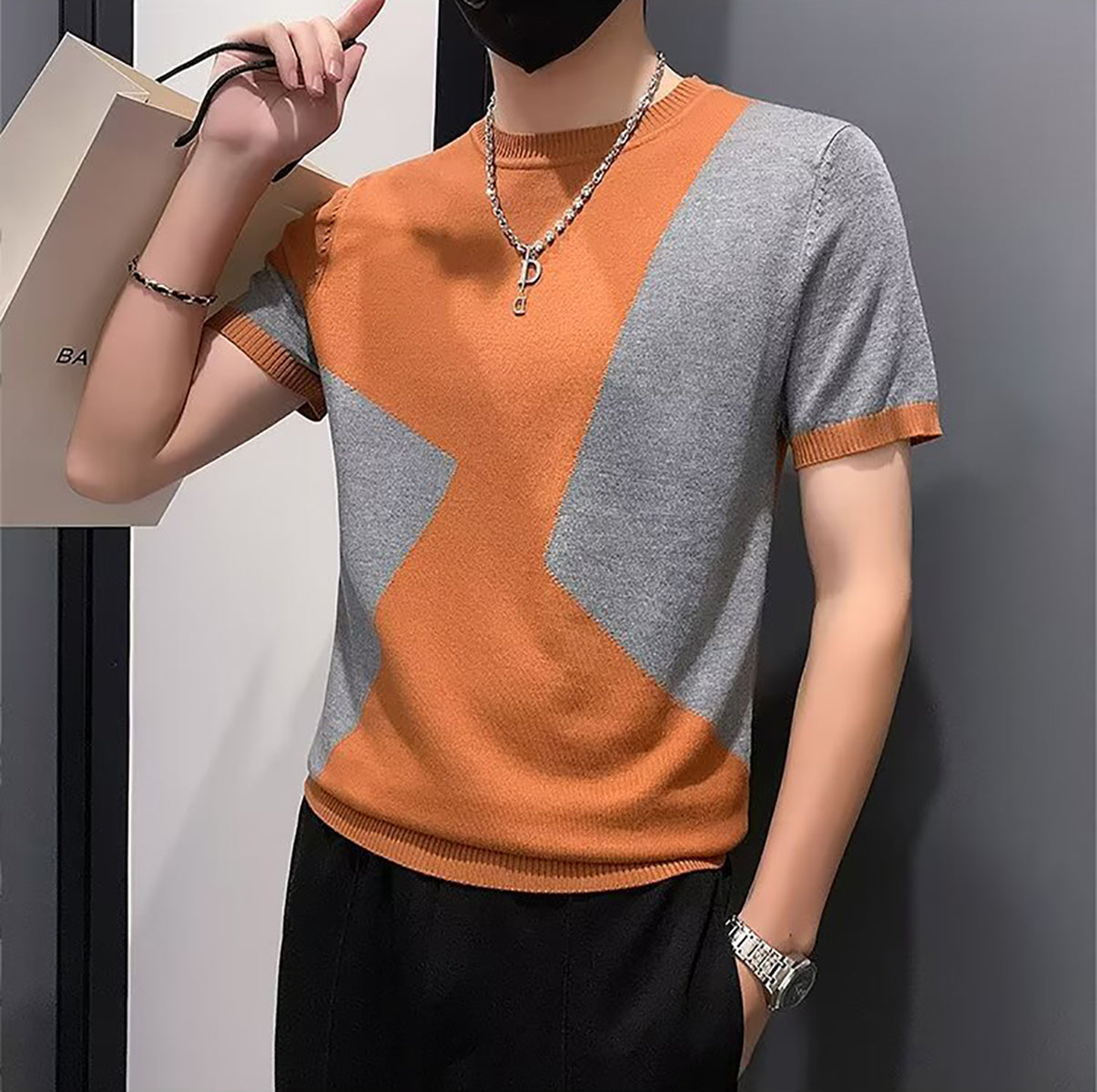 Men Colourblocked Round Neck T-shirt