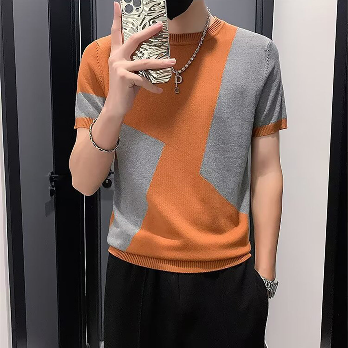 Men Colourblocked Round Neck T-shirt