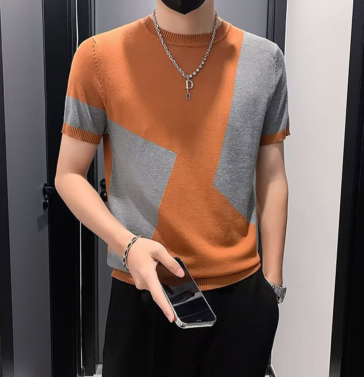 Men Colourblocked Round Neck T-shirt