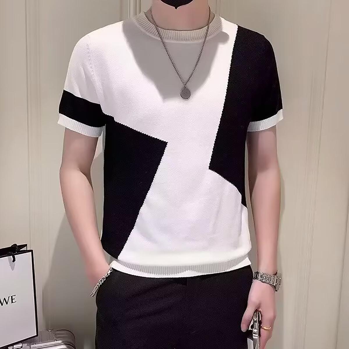 Men Colourblocked Round Neck T-shirt