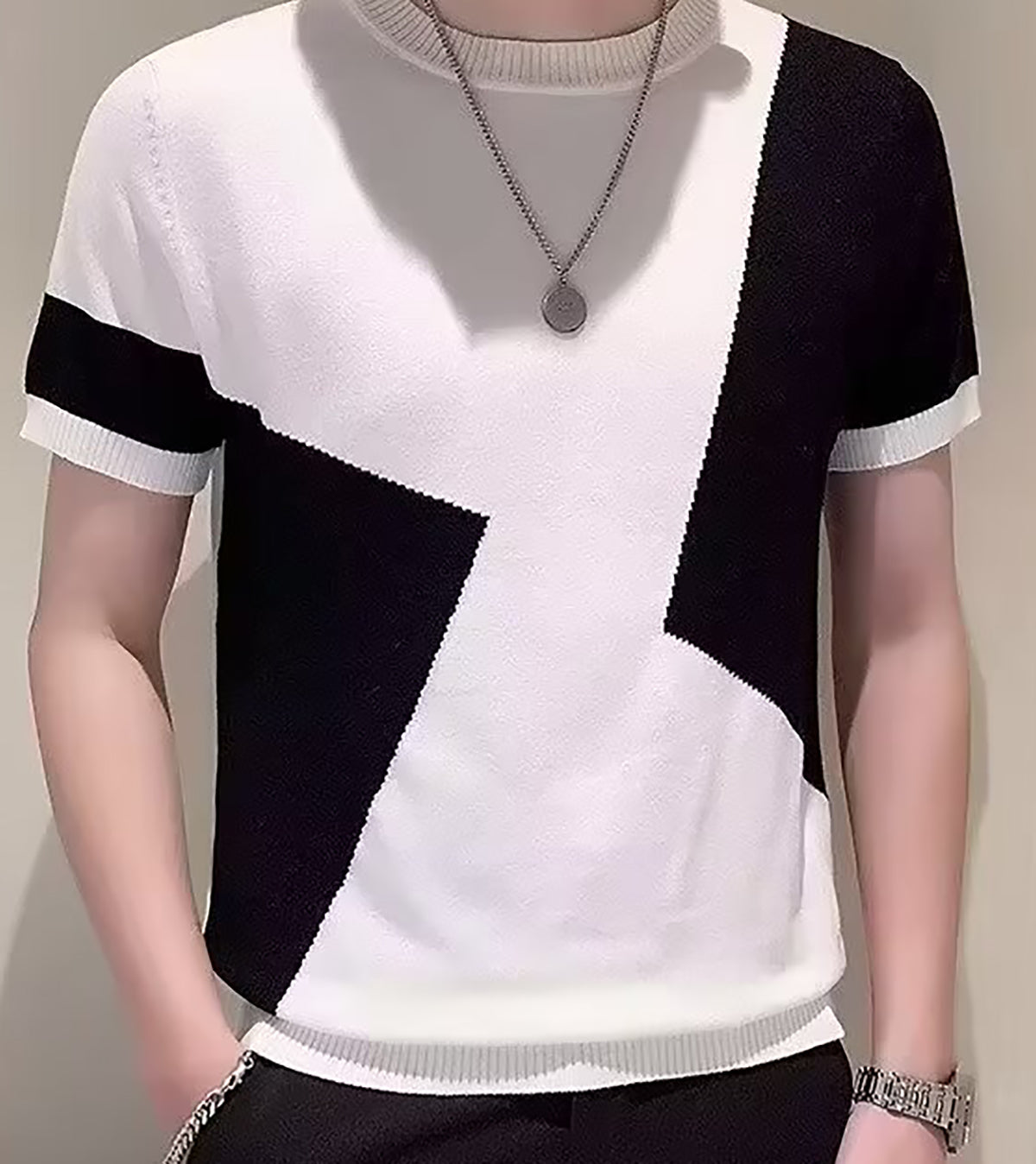 Men Colourblocked Round Neck T-shirt