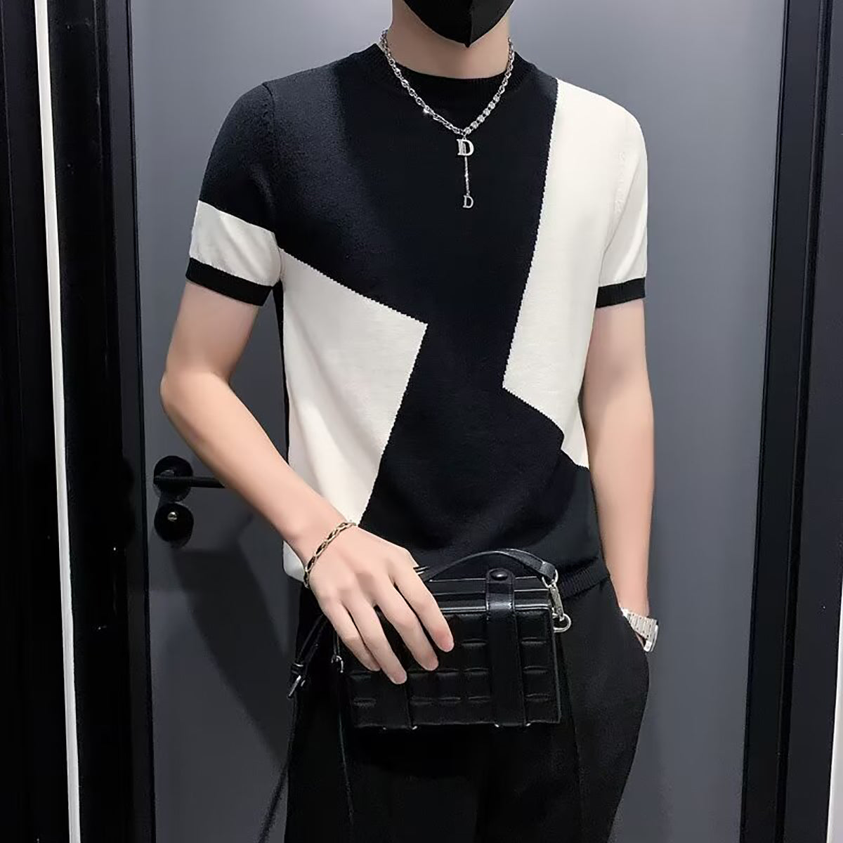 Men Colourblocked Round Neck T-shirt