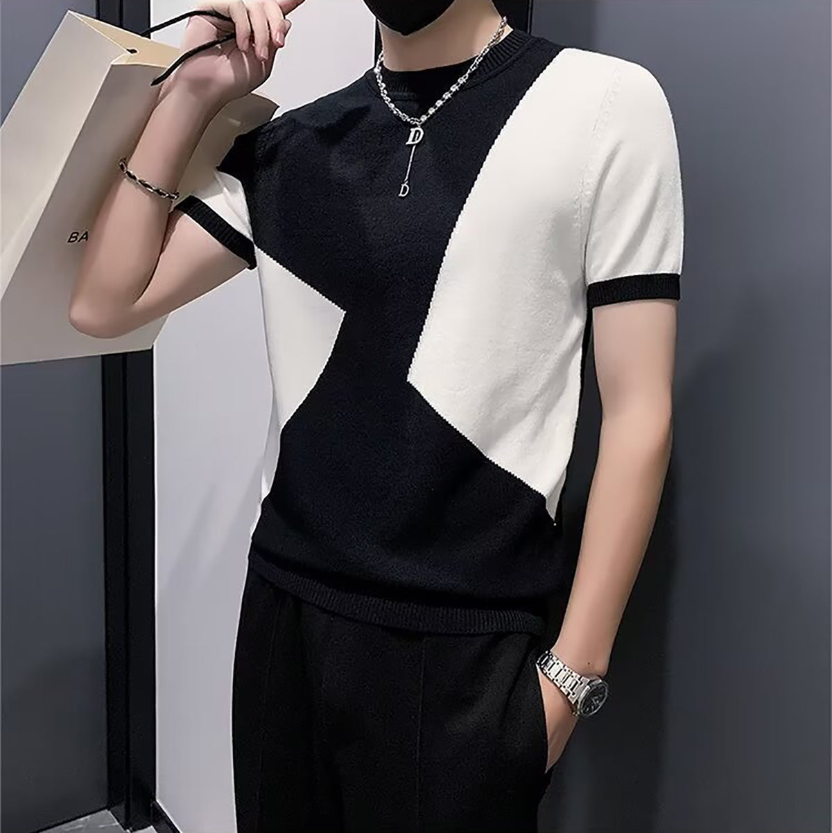 Men Colourblocked Round Neck T-shirt