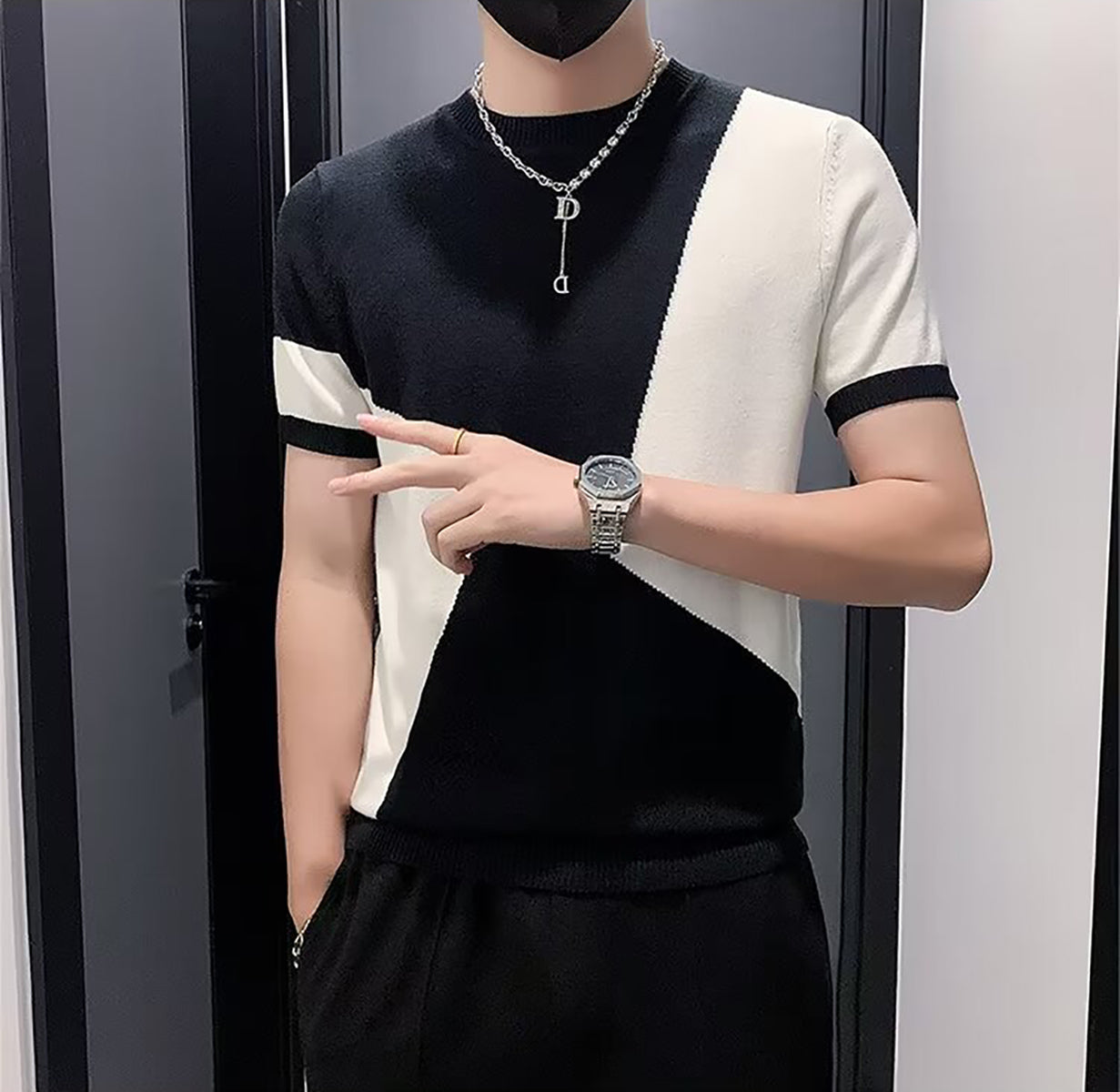 Men Colourblocked Round Neck T-shirt