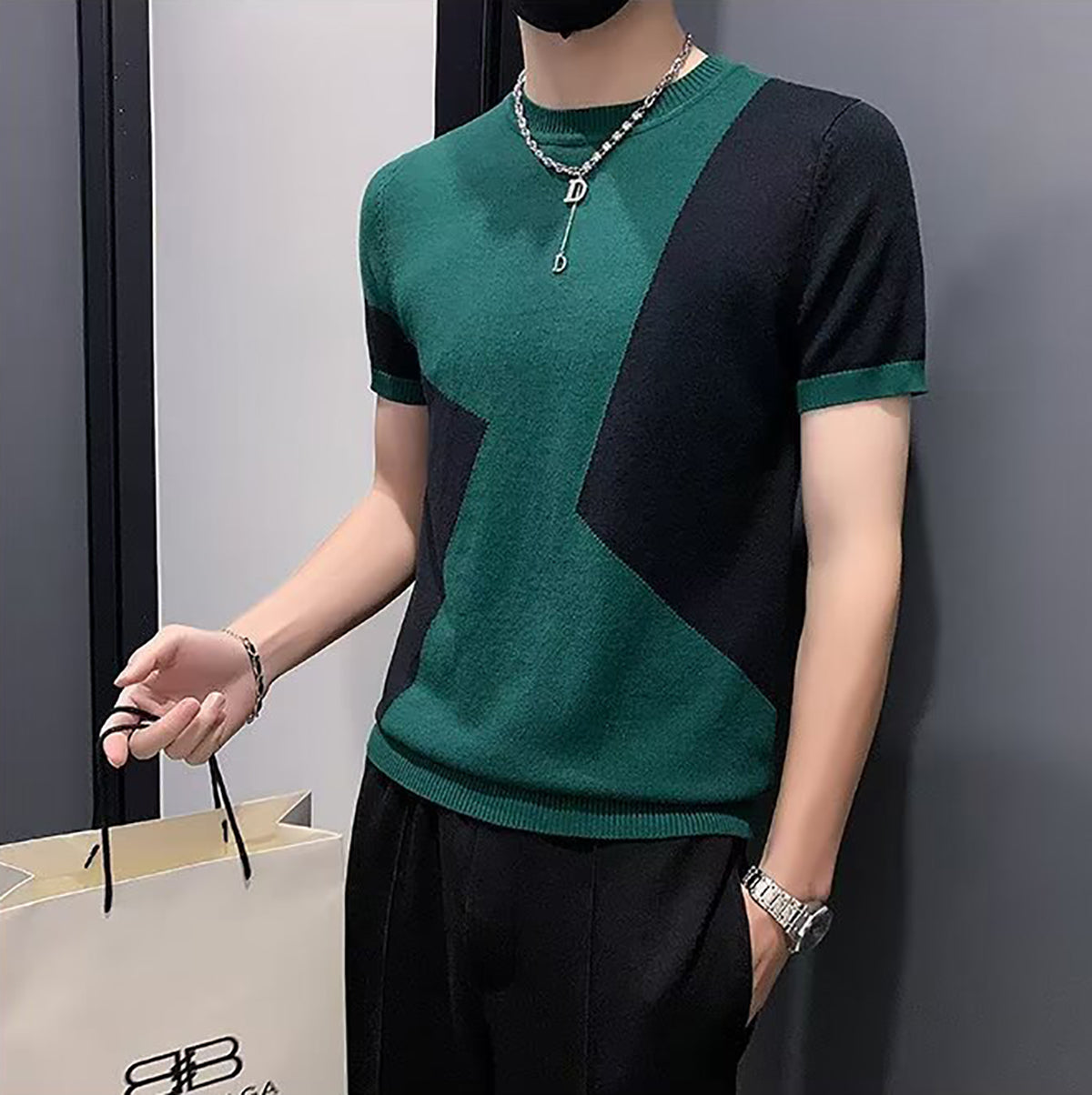 Men Colourblocked Round Neck T-shirt