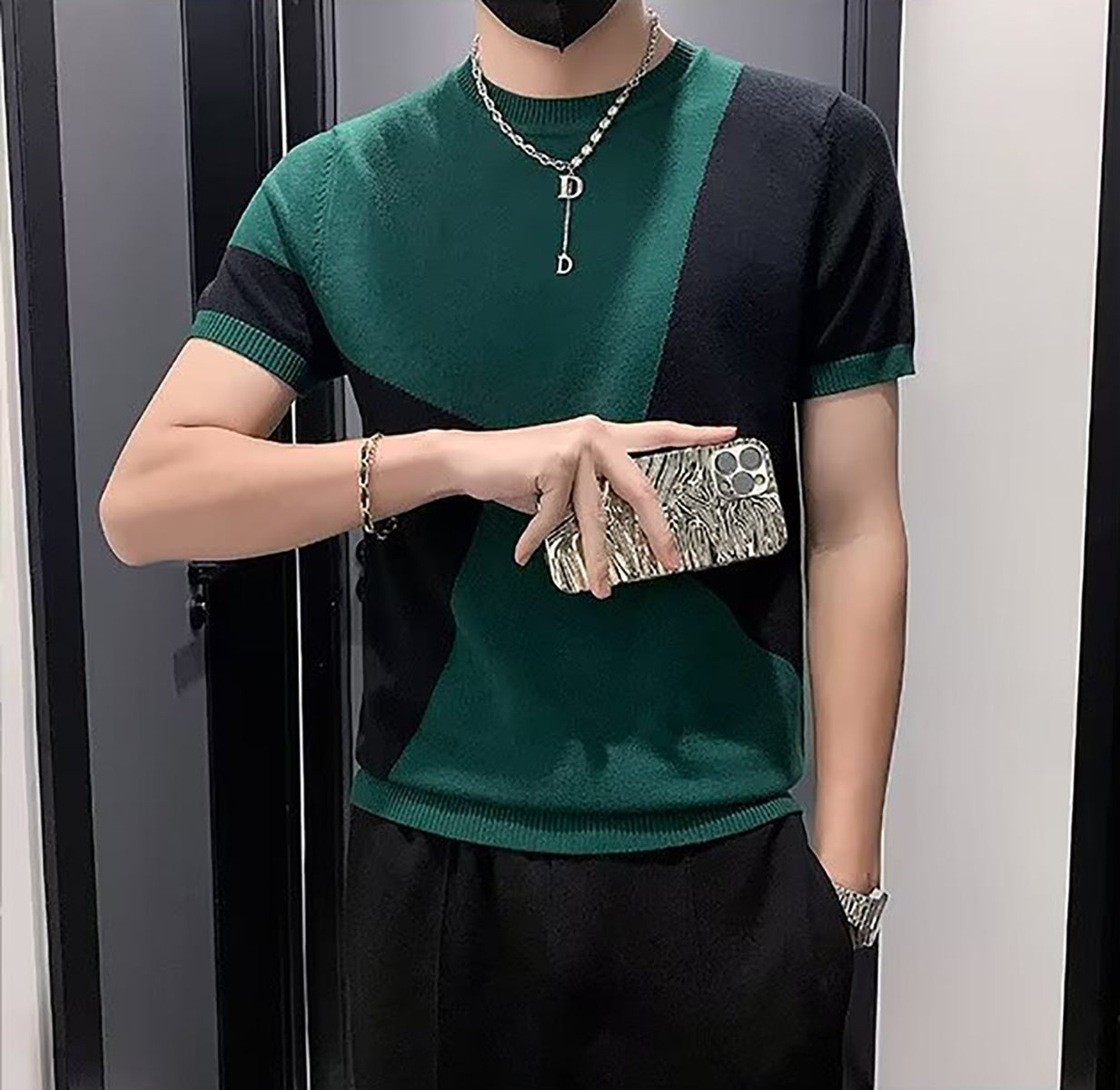 Men Colourblocked Round Neck T-shirt