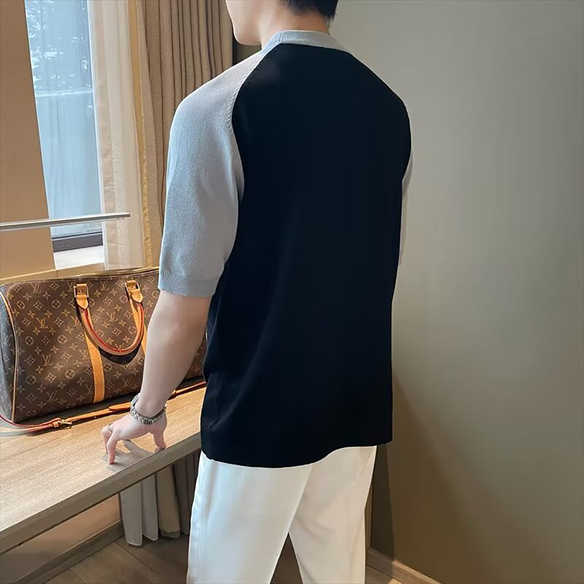 Men Colourblocked Round Neck T-shirt
