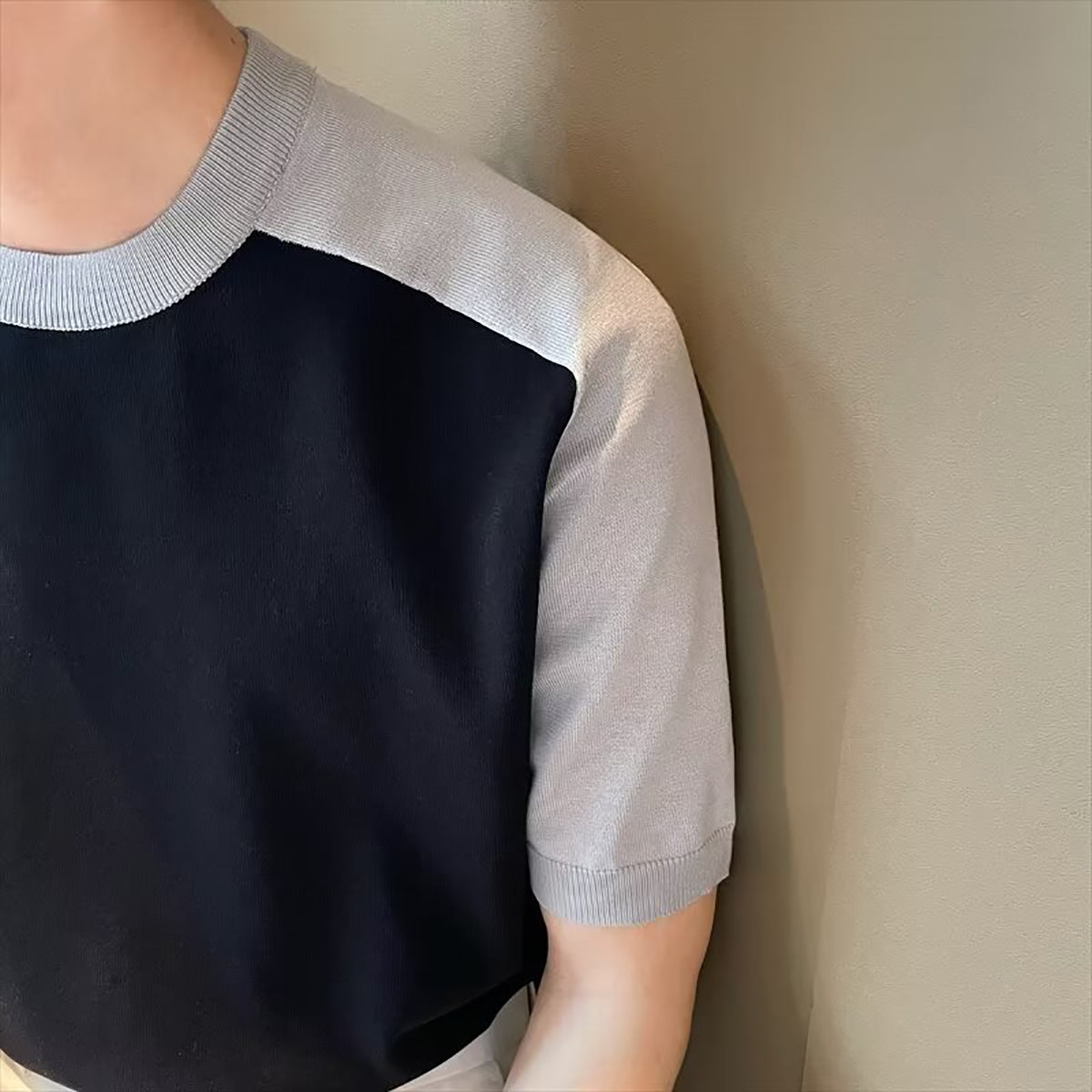 Men Colourblocked Round Neck T-shirt