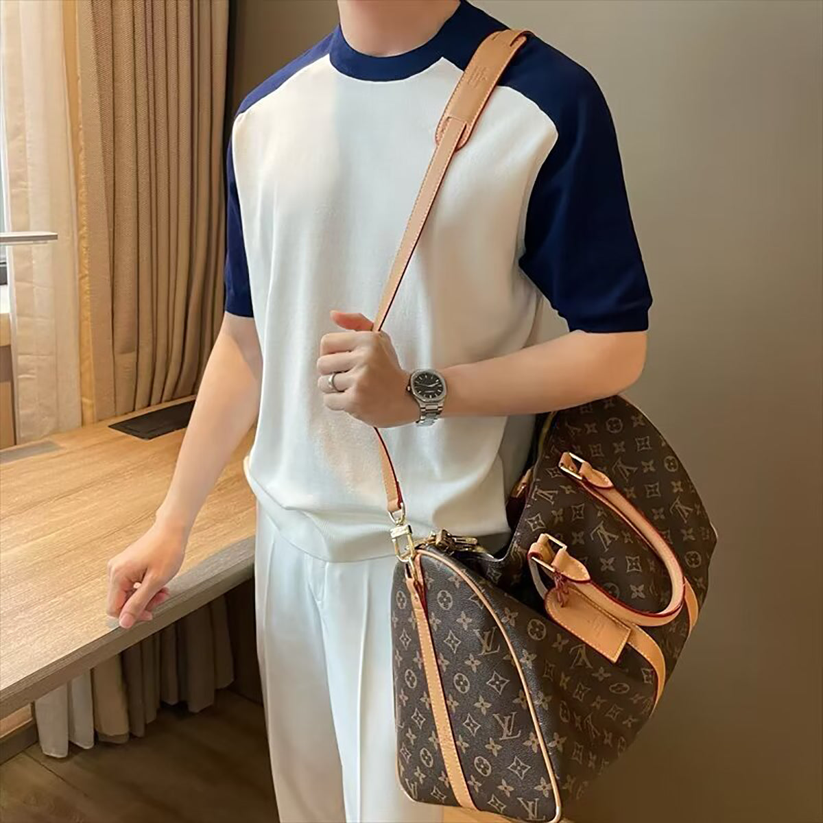 Men Colourblocked Round Neck T-shirt