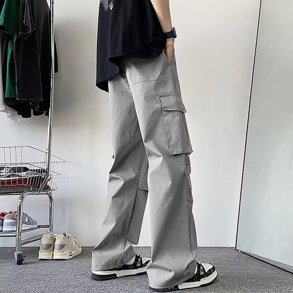 Men Loose Fit Easy Wash Regular Fit Cargos Trousers