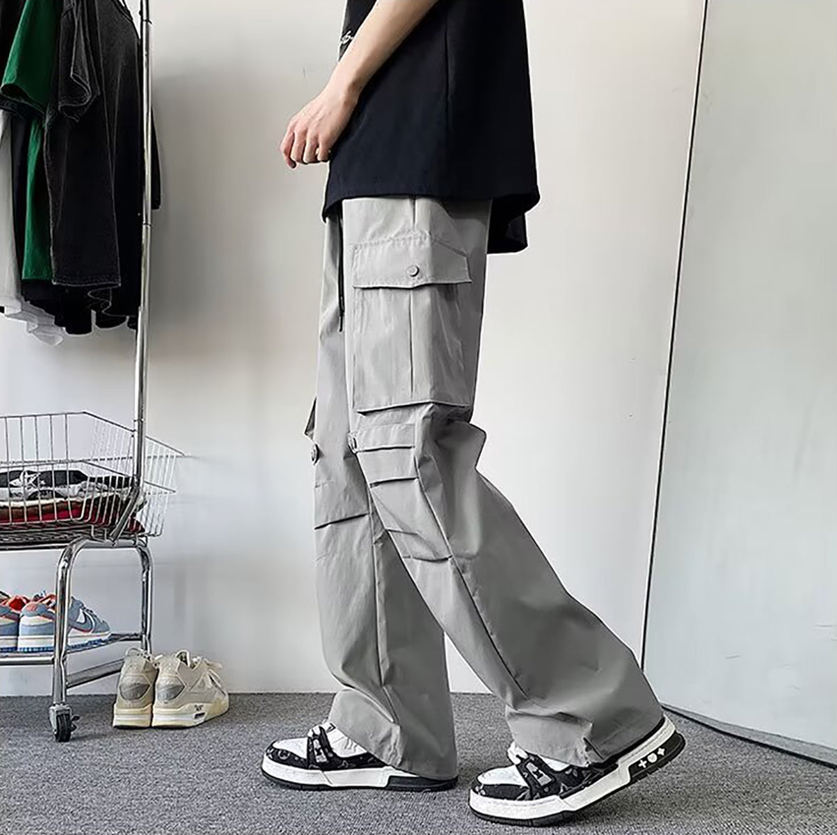 Men Loose Fit Easy Wash Regular Fit Cargos Trousers