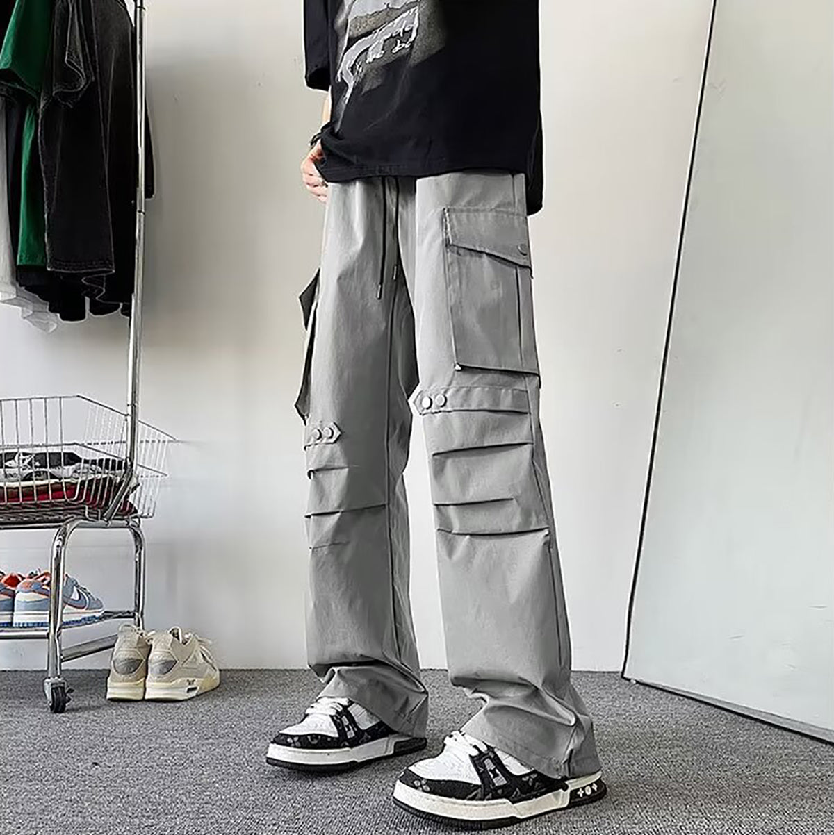 Men Loose Fit Easy Wash Regular Fit Cargos Trousers