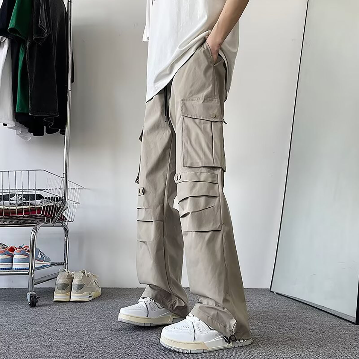 Men Loose Fit Easy Wash Cargos Trousers