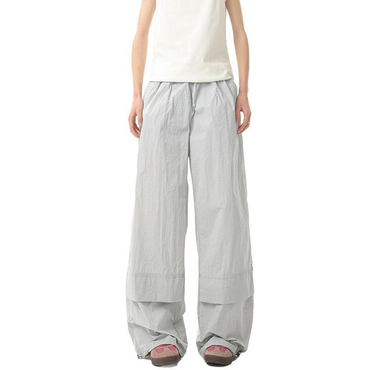 Men Loose Fit Mid-Rise Easy Wash Parallel Trouser