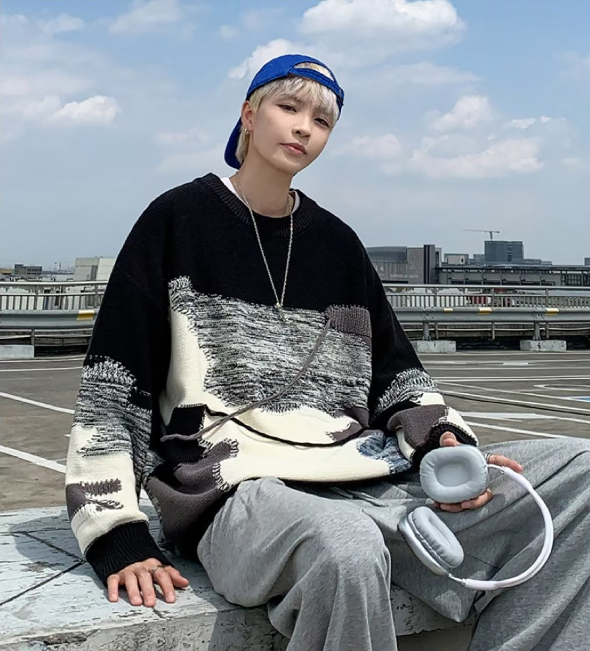 Men Abstract Printed Round Neck Pullover Ribbed Sweater
