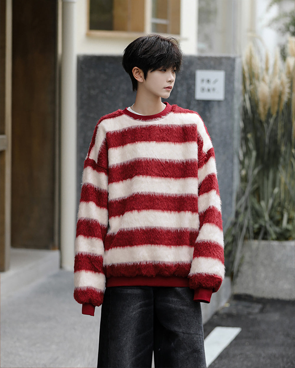 Men Striped Longline Sweater Vest with Fuzzy Detail