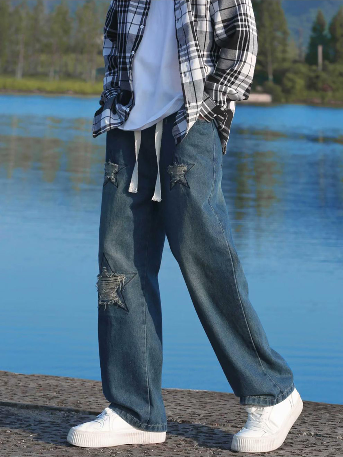 Men Wide Leg Mildly Distressed Jeans