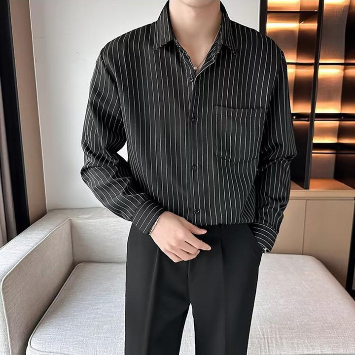 Men Cutaway Collar Vertical Striped Casual Shirt