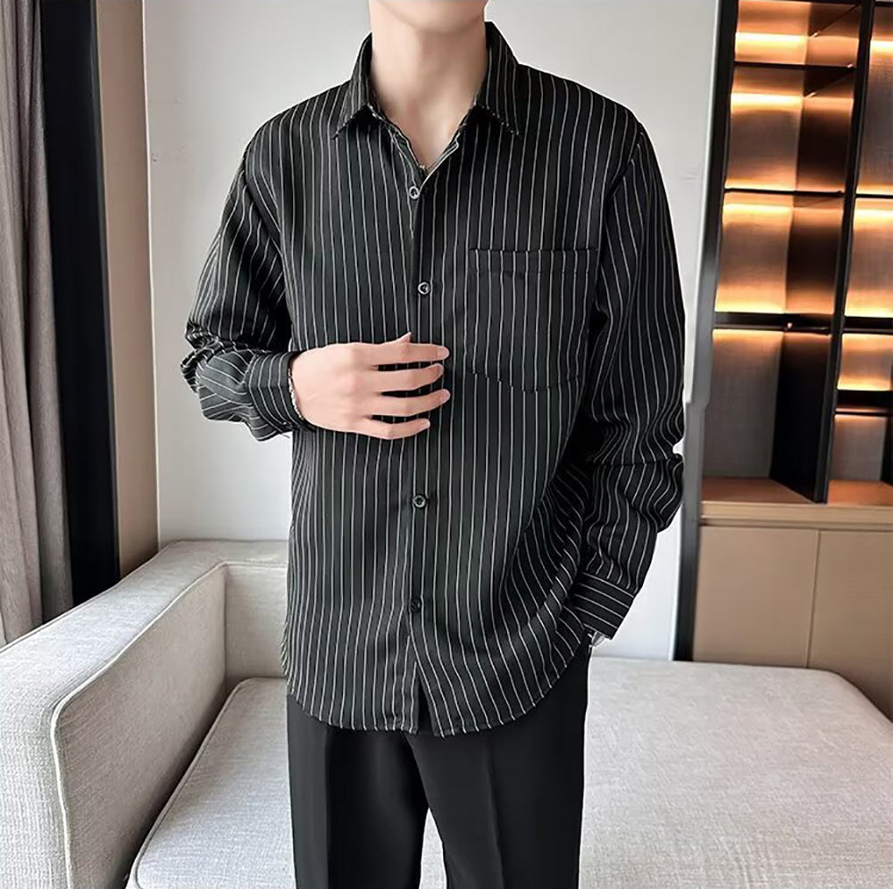Men Cutaway Collar Vertical Striped Casual Shirt